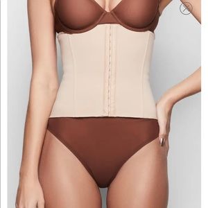 SKIMS Waist Trainer Size M Great Condition
